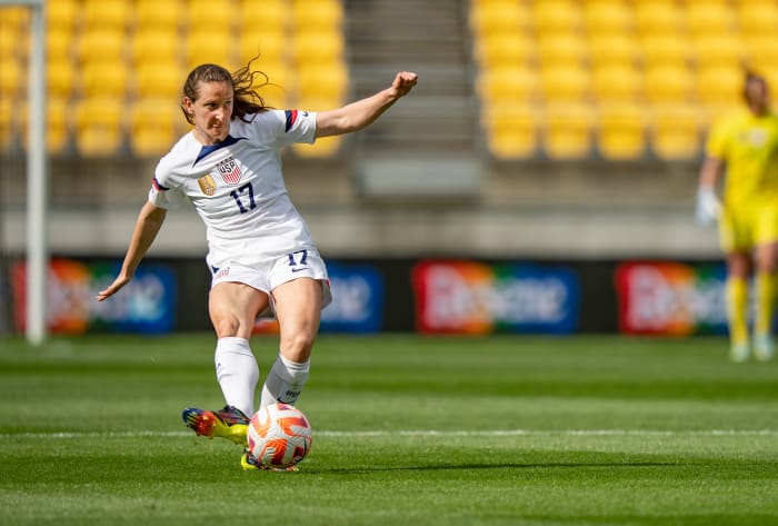 U.S. midfielder Andi Sullivan in action, passes the ball vs New Zealand Ferns.